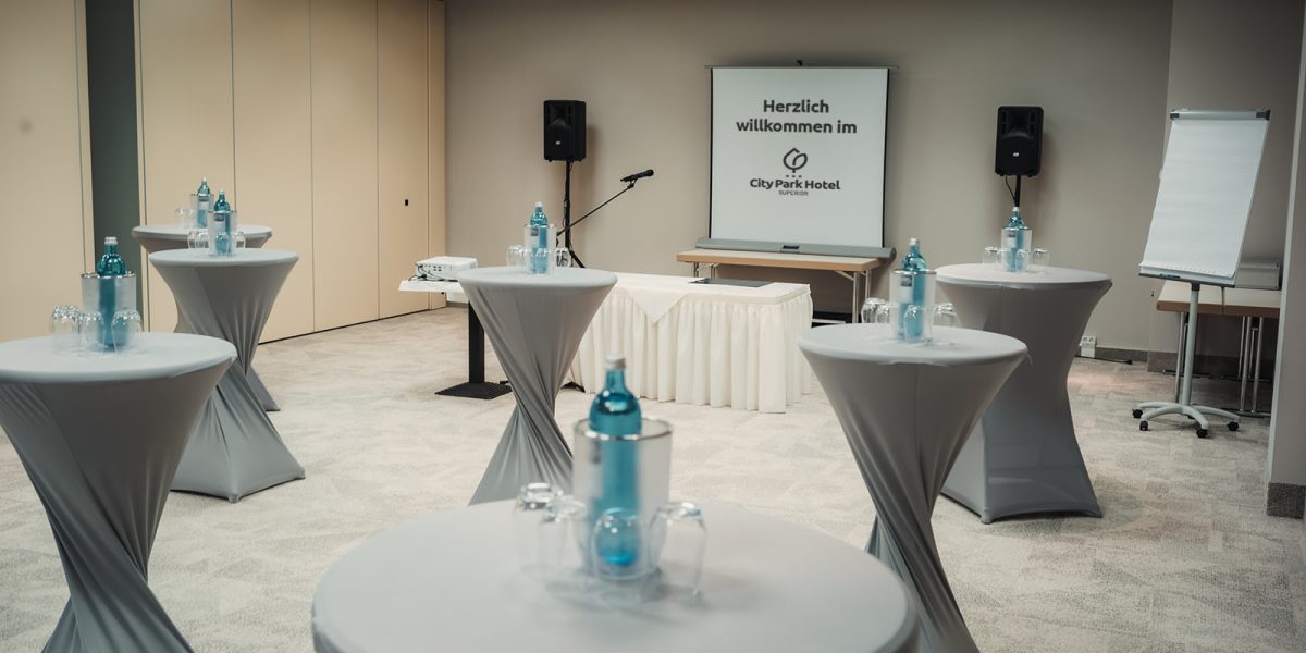 city-park-hotel-tagungsraum-leinwand.jpg