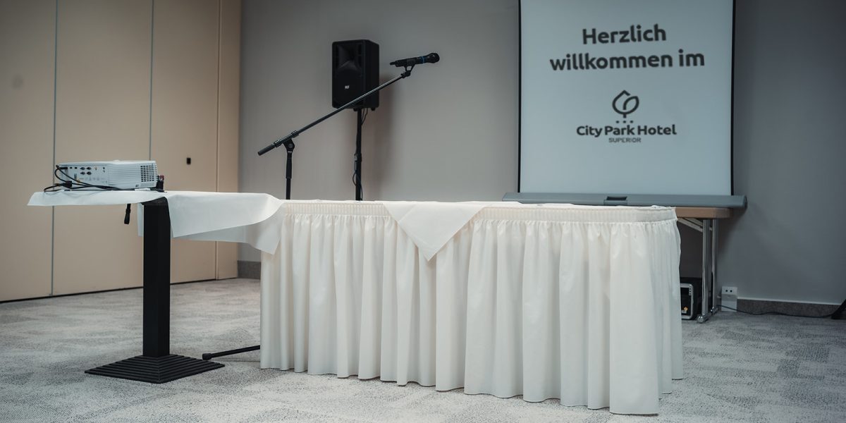 city-park-hotel-tagungsraum-leinwand-2.jpg