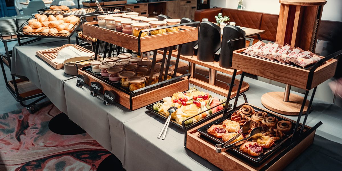 city-lounge-breakfast